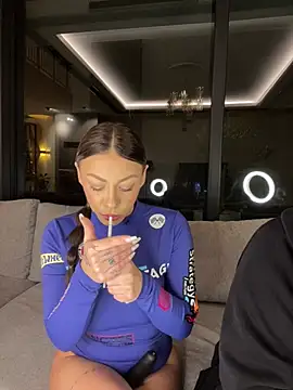 SexOnMyLvL online show from February 4, 2026, 9:32 pm