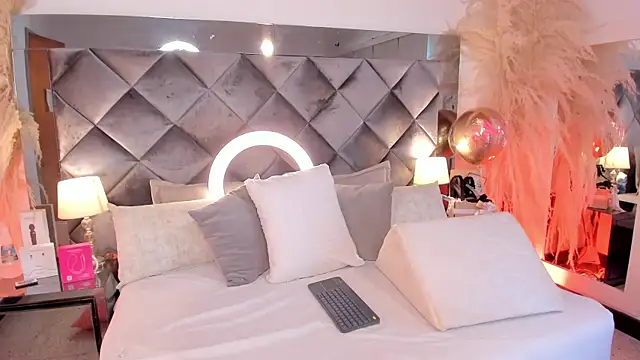 sofhiaa adaams online show from October 12, 2025, 4:41 pm