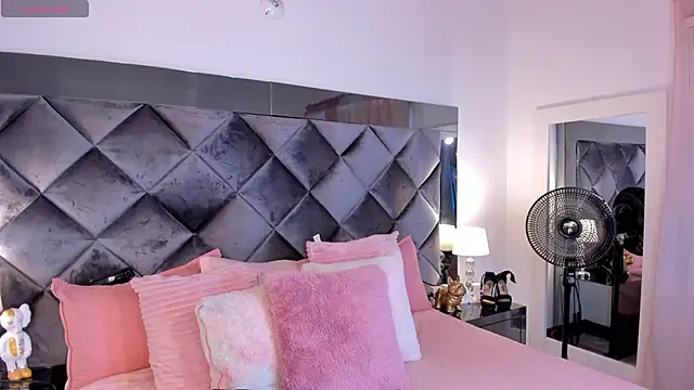 sofhiaa adaams online show from March 4, 2025, 7:01 pm