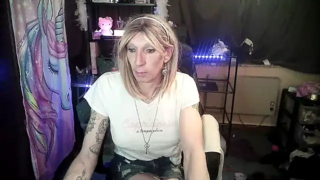 Snapshot of Ombeline1 chatting on March 20, 2025, 6:42 pm Ombeline1 online show from March 20, 2025, 6:42 pm