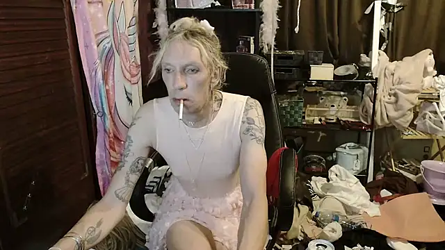 Ombeline1 online show from November 4, 2025, 2:48 am