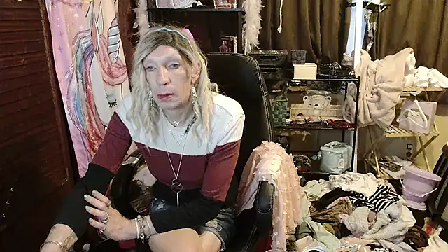 Ombeline1 online show from November 5, 2025, 6:27 am