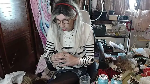 Ombeline1 online show from October 21, 2025, 2:05 pm