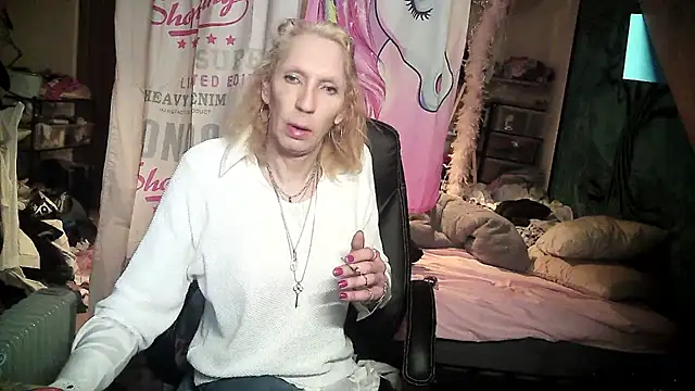 Snapshot of Ombeline1 chatting on February 25, 2025, 8:03 am Ombeline1 online show from February 25, 2025, 8:03 am