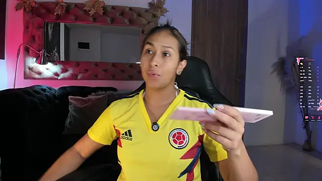 AmelyaMann online show from June 11, 2026, 12:57 pm