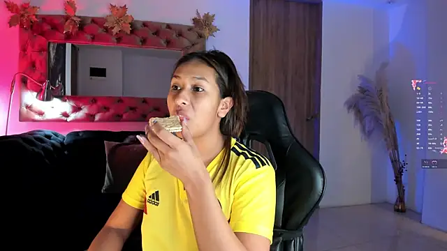 AmelyaMann online show from June 17, 2026, 12:59 pm