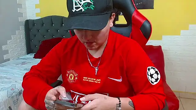 isabeautyx19 online show from February 12, 2026, 1:05 am