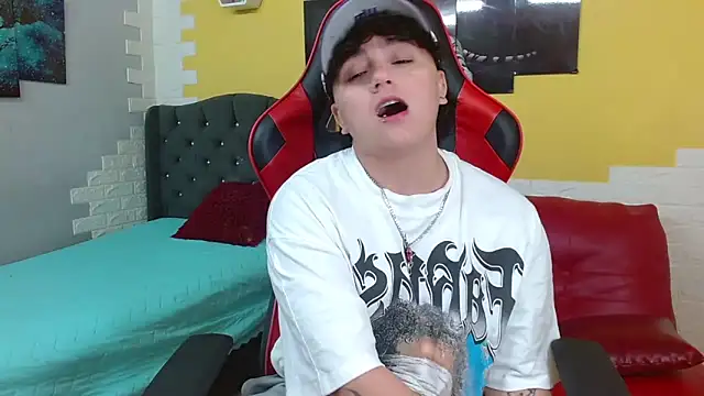 isabeautyx19 online show from February 16, 2026, 8:07 pm