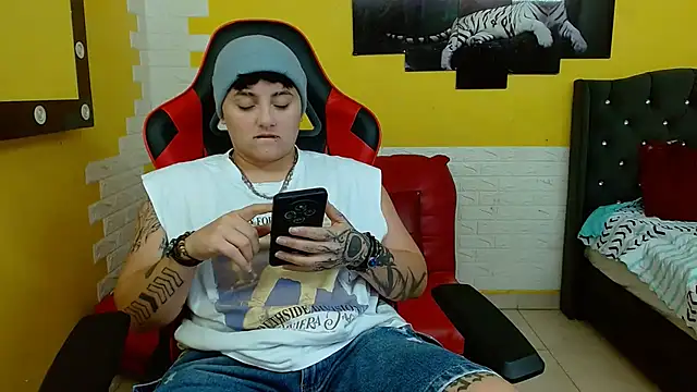 isabeautyx19 online show from October 26, 2025, 3:18 am