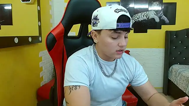 isabeautyx19 online show from November 15, 2025, 2:48 am