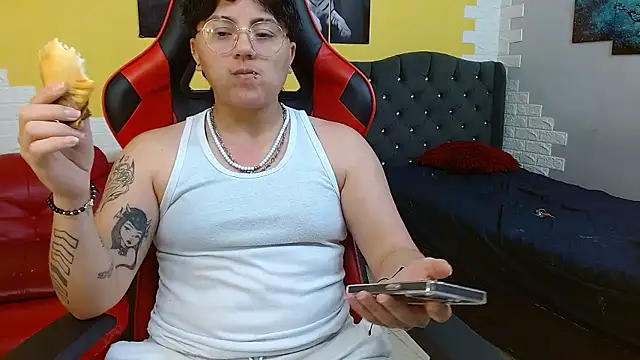 isabeautyx19 online show from January 12, 2026, 3:41 pm