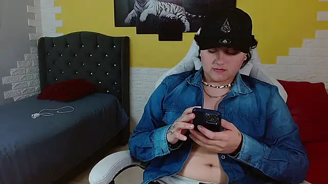 isabeautyx19 online show from April 8, 2026, 2:46 am