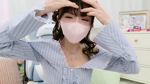 -minami- online show from October 15, 2025, 12:13 pm