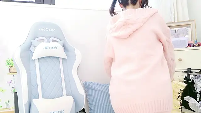 -minami- online show from November 22, 2025, 3:05 am