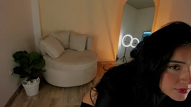 Snapshot of miss_catalina9 chatting on December 4, 2024, 5:10 am miss catalina9 online show from December 4, 2024, 5:10 am