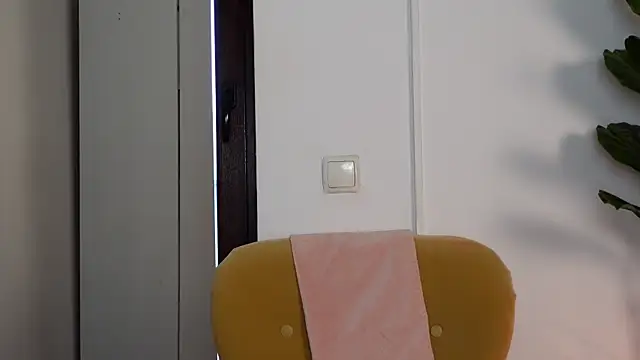 Snapshot of NinaCrystal1 chatting on February 28, 2026, 6:57 am NinaCrystal1 online show from February 28, 2026, 6:57 am