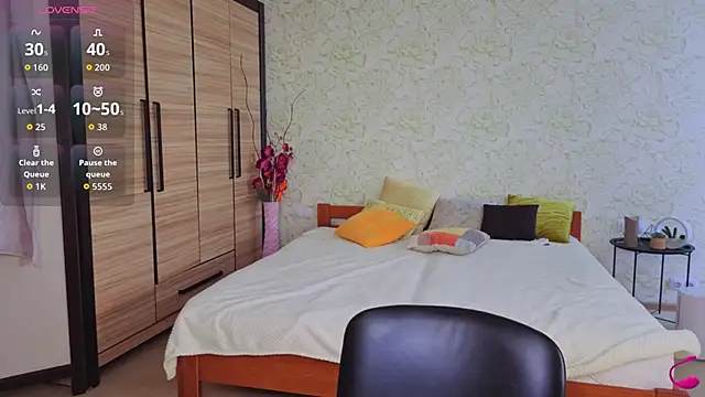 JulisSweet online show from November 1, 2025, 7:46 am