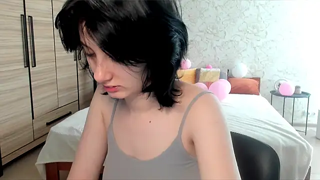 JulisSweet online show from March 6, 2025, 7:36 am