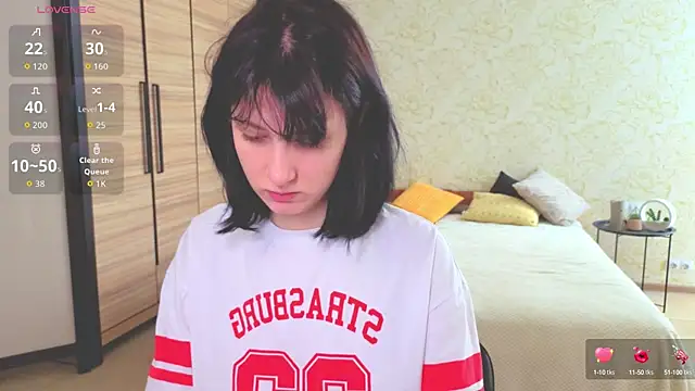 JulisSweet online show from October 4, 2025, 6:59 am