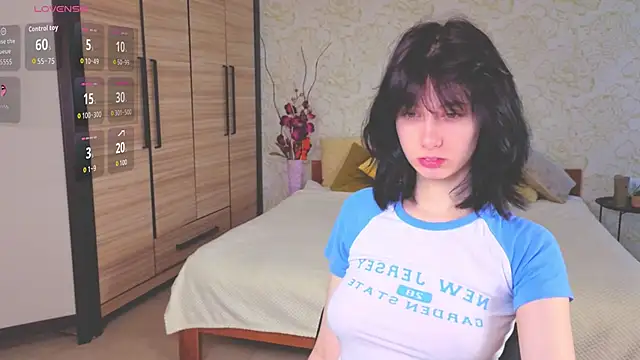 JulisSweet online show from October 5, 2025, 6:26 am