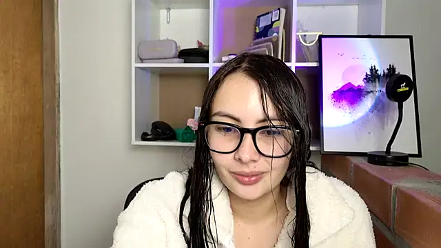lalawhitte online show from June 3, 2026, 10:38 am