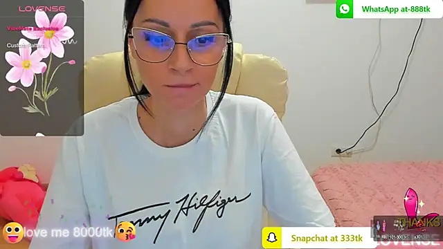 kissnicol32 online show from February 25, 2025, 4:57 pm