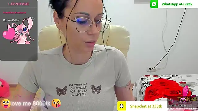 kissnicol32 online show from February 20, 2025, 4:03 pm