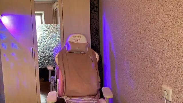 Katrin  kiss online show from March 27, 2026, 1:01 pm