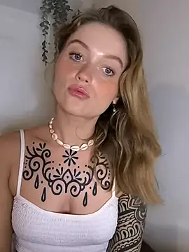 Goldloeckchen159 online show from September 19, 2025, 8:02 pm