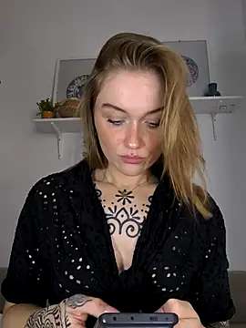 Goldloeckchen159 online show from October 19, 2025, 12:41 pm