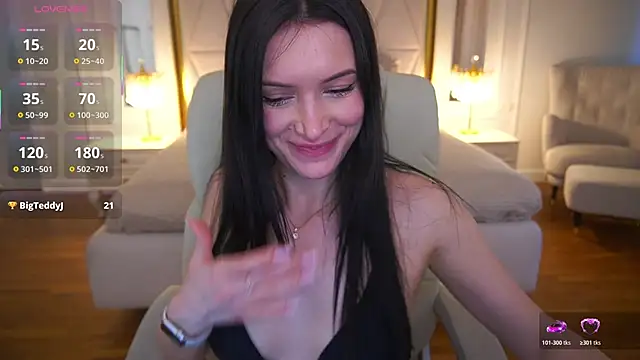Snapshot of MilaSecrett chatting on May 4, 2026, 1:25 pm MilaSecrett online show from May 4, 2026, 1:25 pm