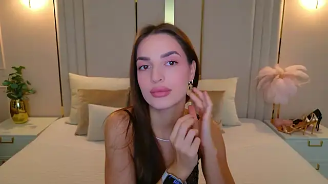 BellaHalles online show from November 30, 2025, 5:52 am