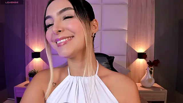 bella1207 online show from September 30, 2025, 8:04 pm