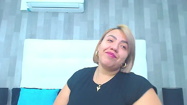 Snapshot of LeahMillerr chatting on September 29, 2025, 12:55 pm LeahMillerr online show from September 29, 2025, 12:55 pm