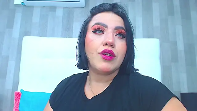 Snapshot of LeahMillerr chatting on March 18, 2025, 12:17 pm LeahMillerr online show from March 18, 2025, 12:17 pm