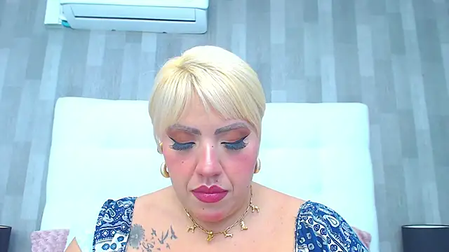 LeahMillerr online show from February 26, 2026, 2:39 pm