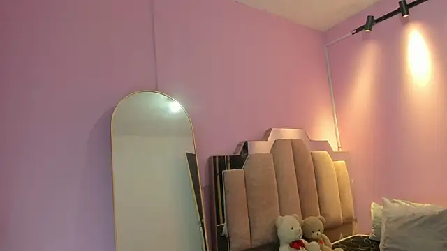 LoveQueen2 online show from November 6, 2025, 11:58 am