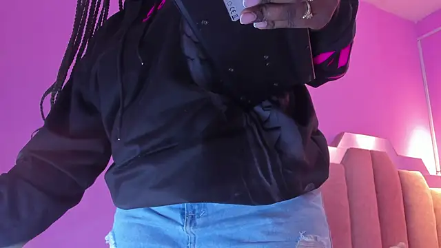 LoveQueen2 online show from November 15, 2025, 11:47 am