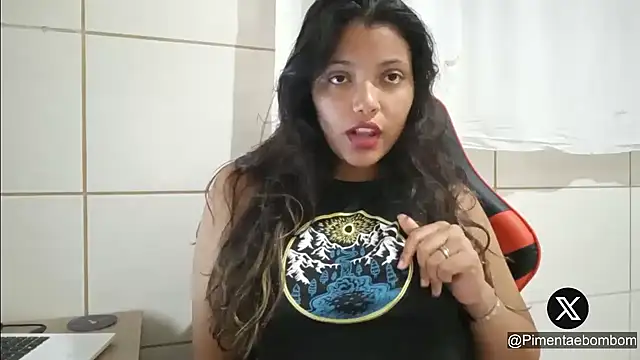 Snapshot of bombomepimenta chatting on March 4, 2025, 12:39 am bombomepimenta online show from March 4, 2025, 12:39 am
