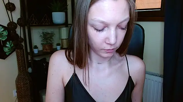 EmillyPlay online show from March 12, 2026, 11:58 am