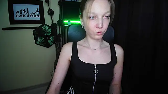 EmillyPlay online show from April 29, 2026, 5:30 pm