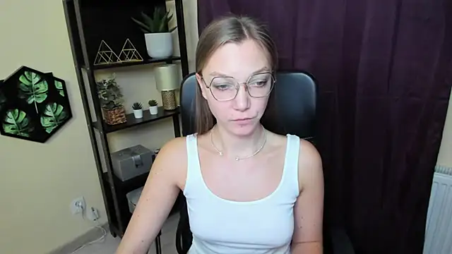 EmillyPlay online show from March 12, 2025, 8:09 pm