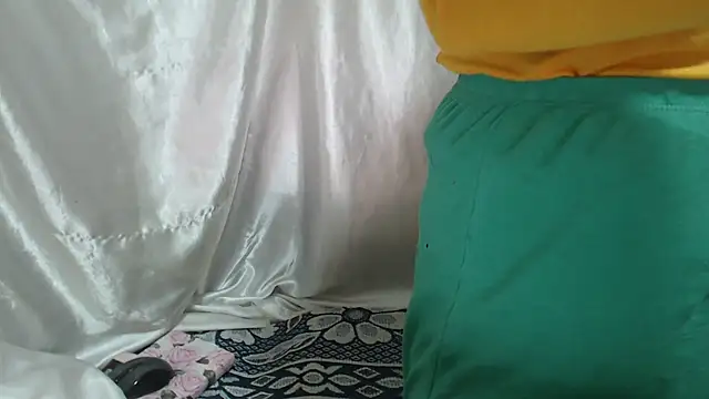 Burberrry  online show from March 19, 2026, 4:34 am