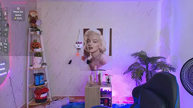 Snapshot of SALOOMEE__ chatting on December 3, 2025, 4:17 pm SALOOMEE online show from December 3, 2025, 4:17 pm