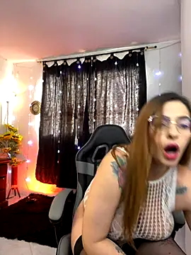 Alessandra Schmoll online show from December 2, 2025, 1:13 pm