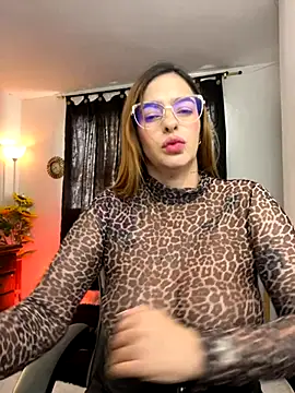 Alessandra Schmoll online show from December 1, 2025, 1:34 pm