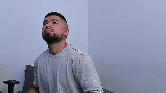 Snapshot of ethaanjones chatting on February 23, 2025, 4:57 pm ethaanjones online show from February 23, 2025, 4:57 pm