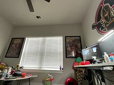 4EVAGLACIERS online show from April 13, 2026, 3:49 pm