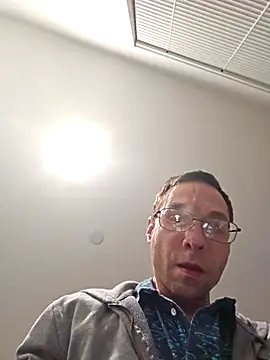 Iliketocooksquirt25 online show from April 18, 2026, 6:05 am