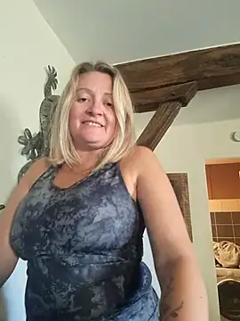 Snapshot of lady_charlyne chatting on February 27, 2025, 8:56 am lady charlyne online show from February 27, 2025, 8:56 am